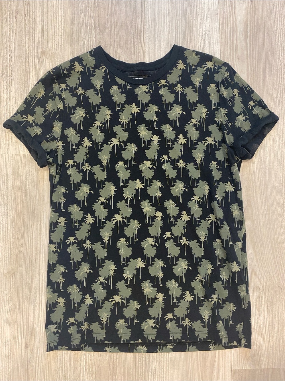 EXPRESS Black T-Shirt with Olive Palm Tree Print